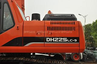 迪万伦DH225LC-9挖掘机局部