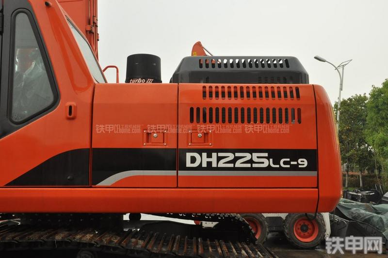 迪万伦DH225LC-9挖掘机局部