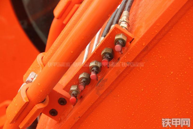 迪万伦DX300LC挖掘机局部