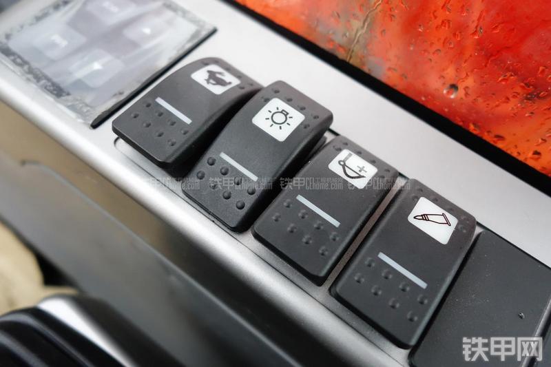 迪万伦DX120挖掘机局部