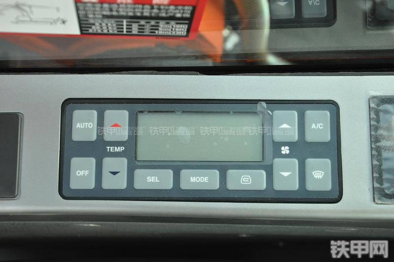 迪万伦DX80挖掘机局部