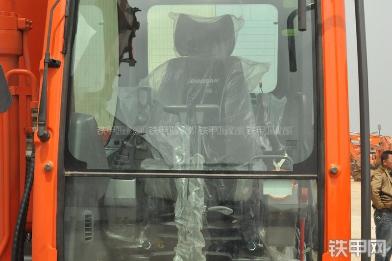 迪万伦DX80挖掘机局部