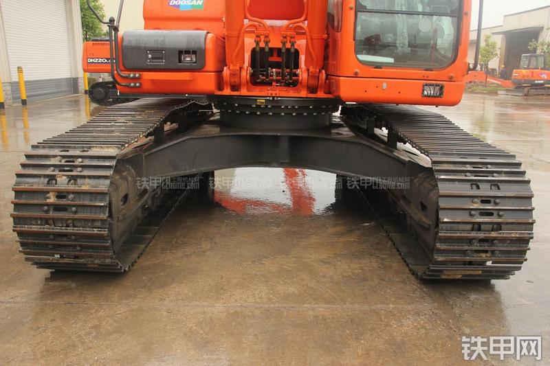 迪万伦DX300LC挖掘机局部