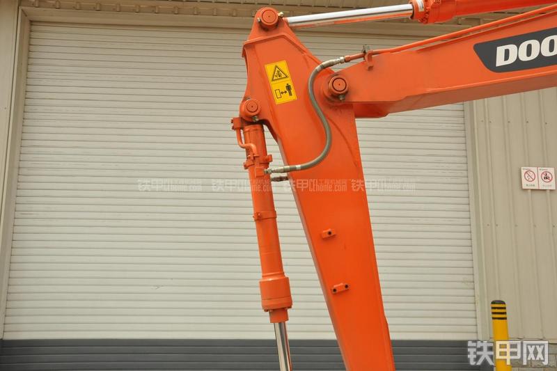 迪万伦DX80挖掘机局部