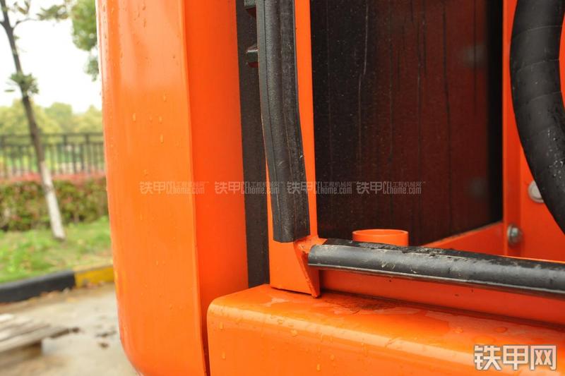 迪万伦DH225LC-9挖掘机局部