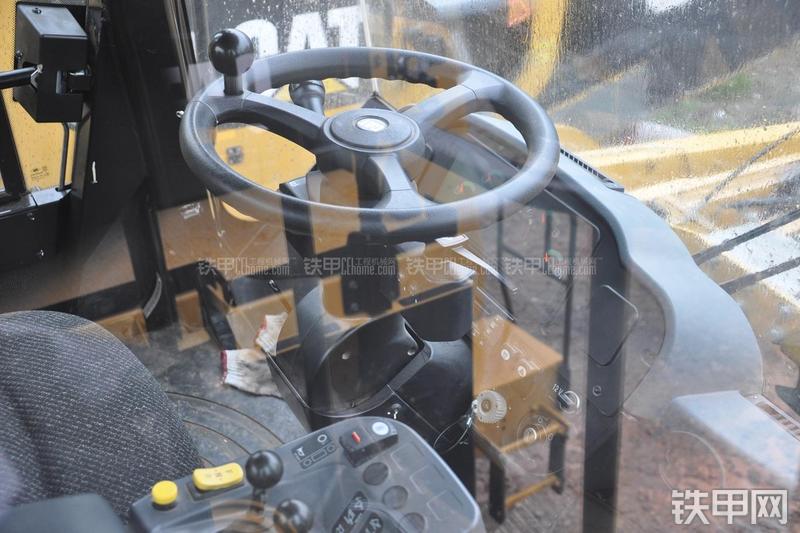 卡特彼勒986H装载机局部