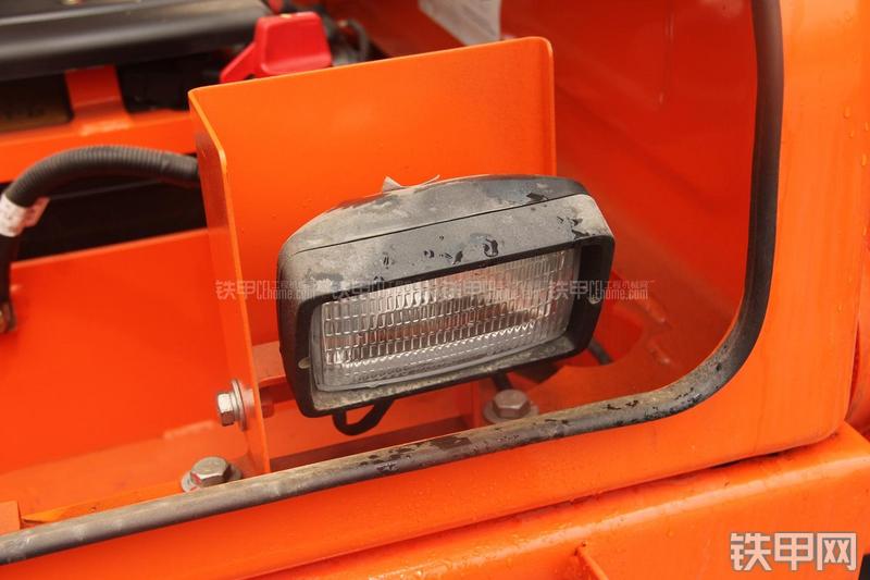 迪万伦DX300LC挖掘机局部