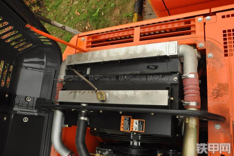 迪万伦DH225LC-9挖掘机局部