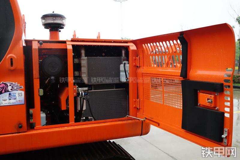 迪万伦DX120挖掘机局部