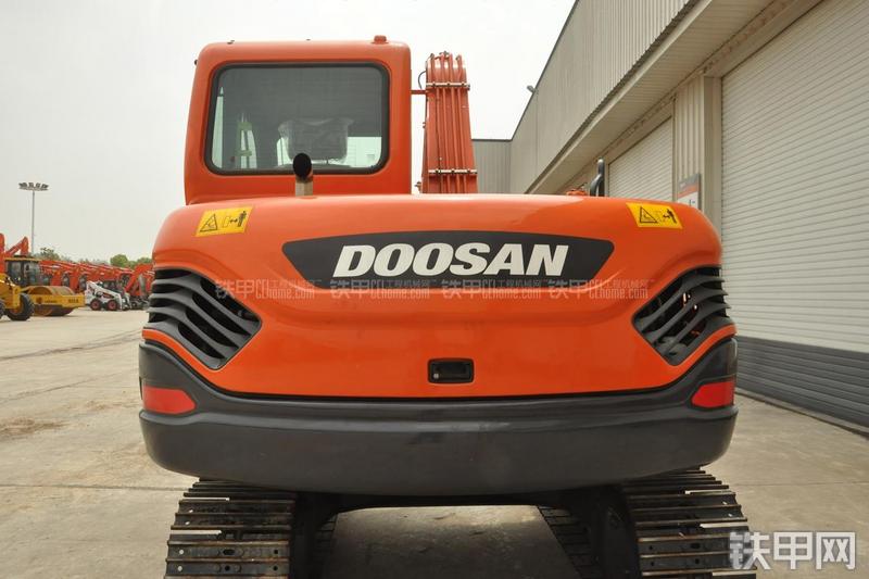 迪万伦DX80挖掘机局部