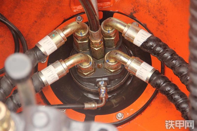 迪万伦DX300LC挖掘机局部