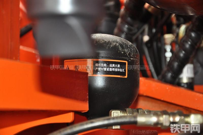 迪万伦DH225LC-9挖掘机局部