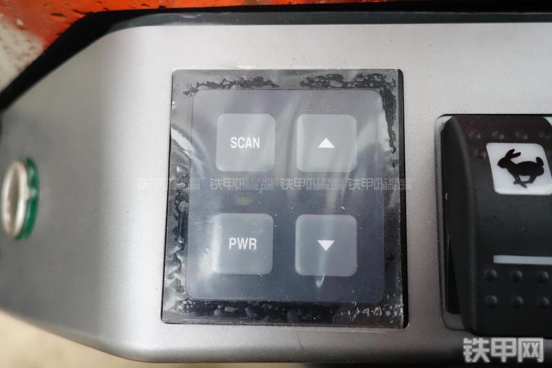 迪万伦DX120挖掘机局部