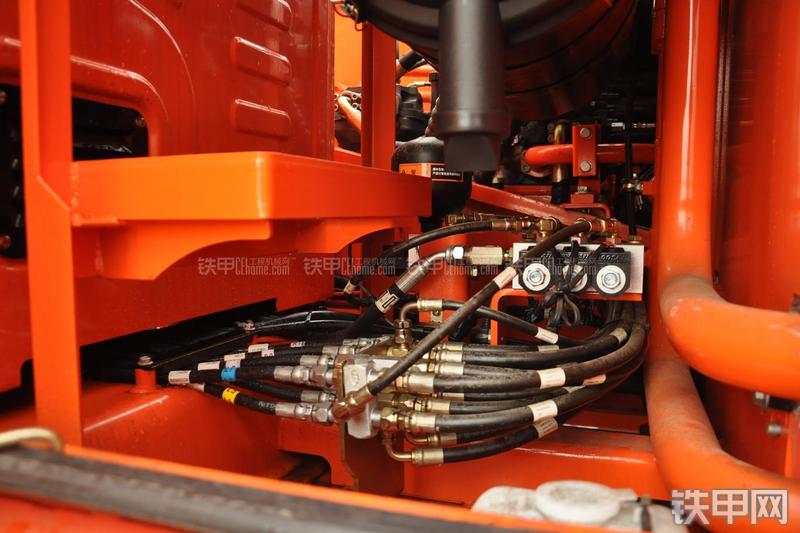 迪万伦DH225LC-9挖掘机局部