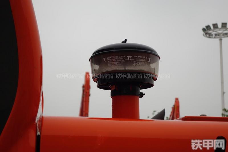 迪万伦DX120挖掘机局部