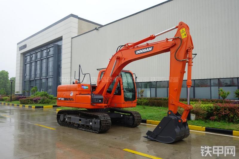 迪万伦DX120挖掘机整机外观