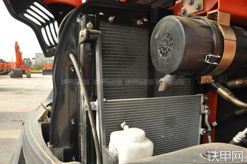 迪万伦DX80挖掘机局部