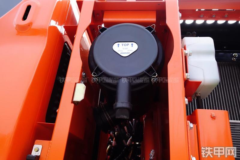 迪万伦DX150LC挖掘机局部