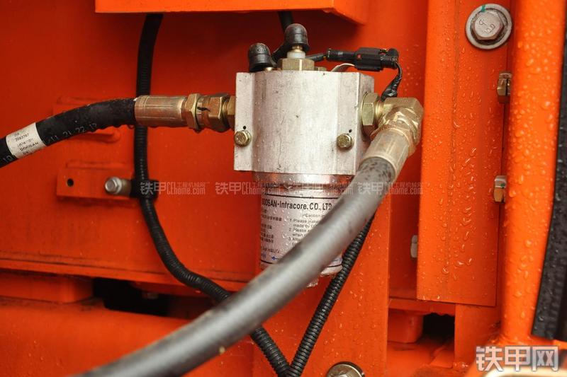 迪万伦DH225LC-9挖掘机局部