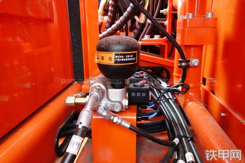 迪万伦DX150LC挖掘机局部