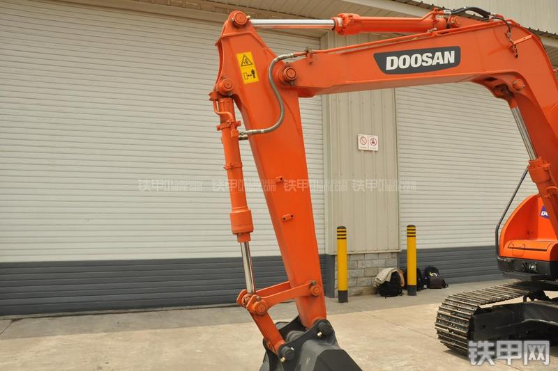 迪万伦DX80挖掘机局部