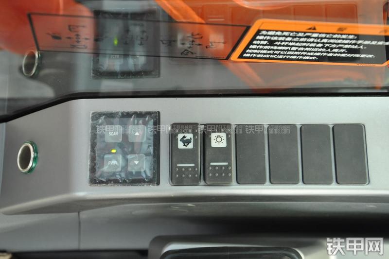 迪万伦DX80挖掘机局部