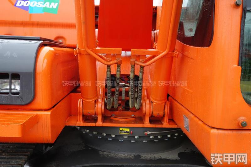 迪万伦DX120挖掘机局部