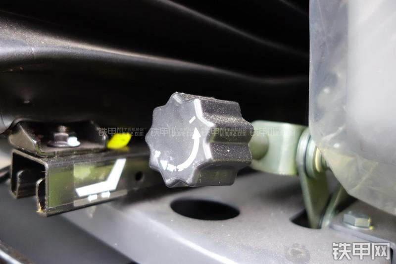 迪万伦DX120挖掘机局部