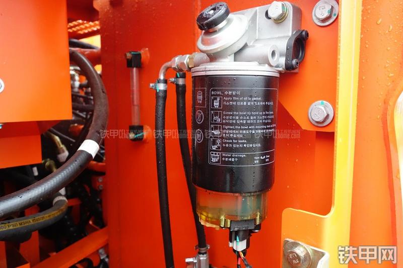 迪万伦DX120挖掘机局部