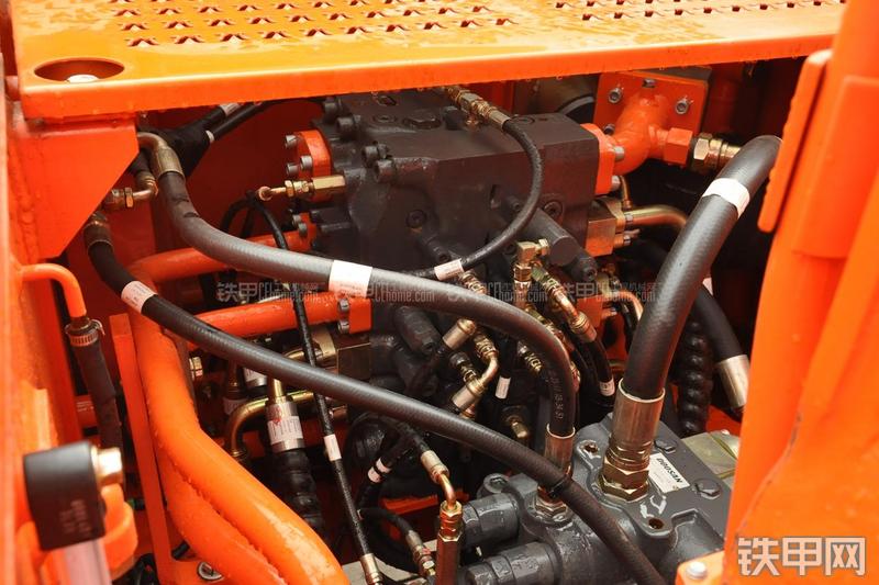 迪万伦DH225LC-9挖掘机局部