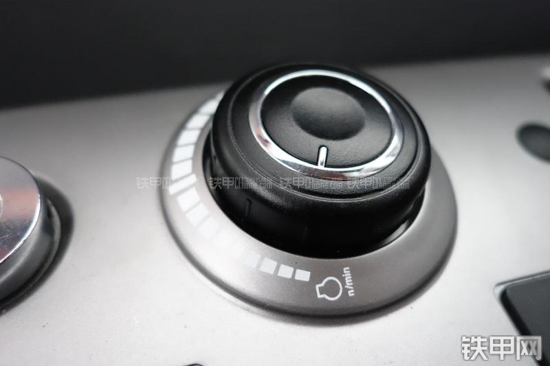 迪万伦DX120挖掘机局部