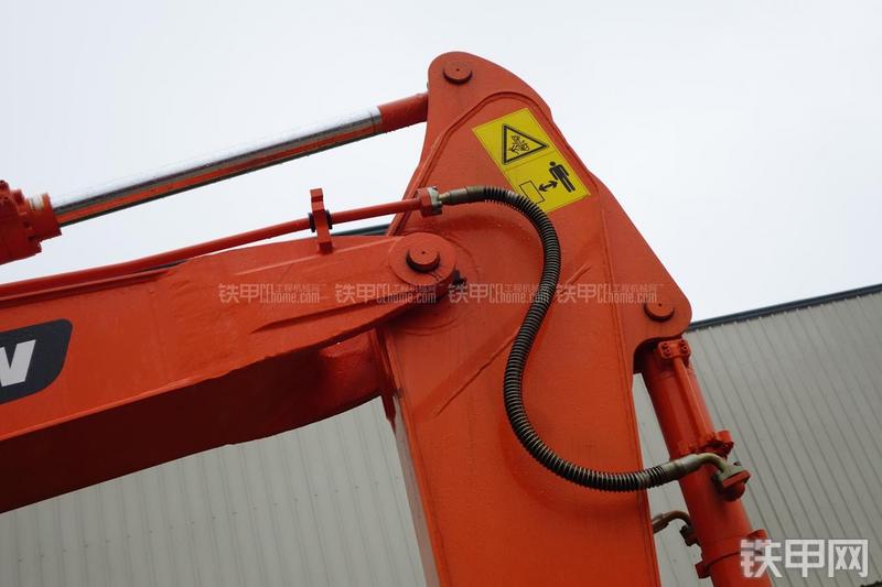 迪万伦DX120挖掘机局部