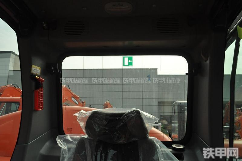 迪万伦DX80挖掘机局部