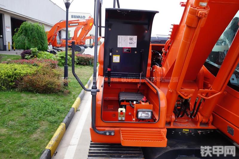 迪万伦DX150LC挖掘机局部