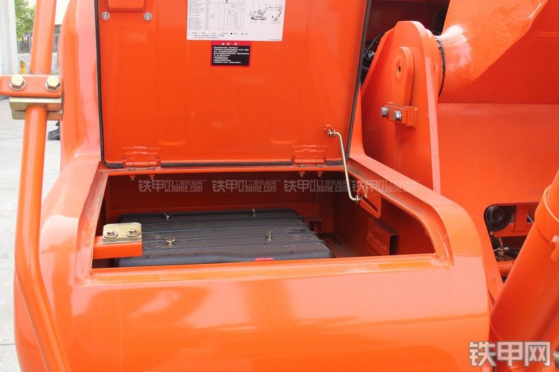 迪万伦DH215-9E挖掘机局部