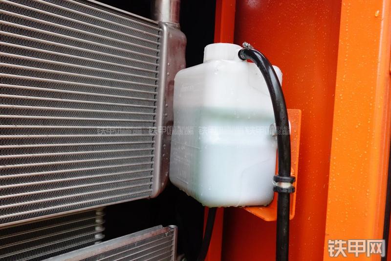 迪万伦DX120挖掘机局部