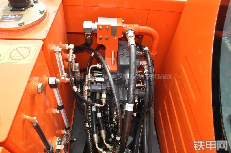 迪万伦DX80挖掘机局部