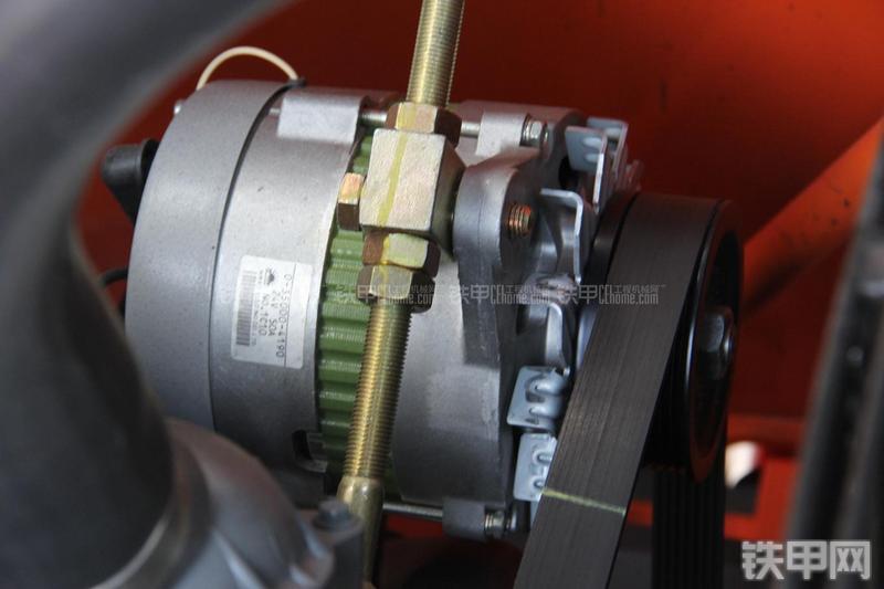 迪万伦DH215-9E挖掘机局部