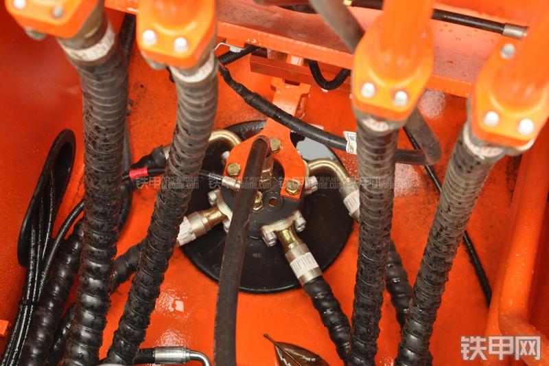 迪万伦DH225LC-9挖掘机局部