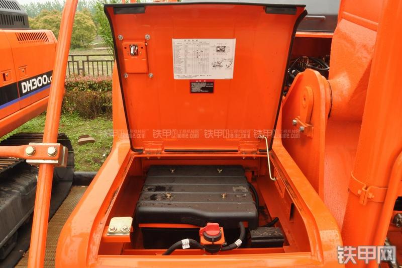 迪万伦DH220LC-9E挖掘机局部