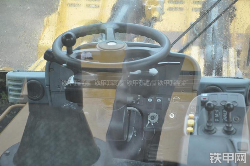 卡特彼勒986H装载机局部