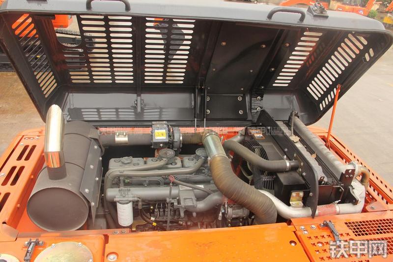 迪万伦DX300LC挖掘机局部