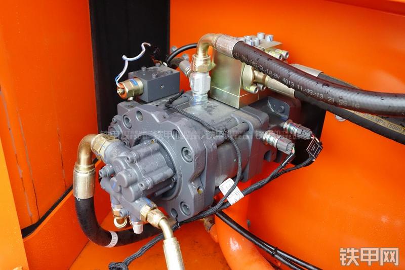 迪万伦DX120挖掘机局部