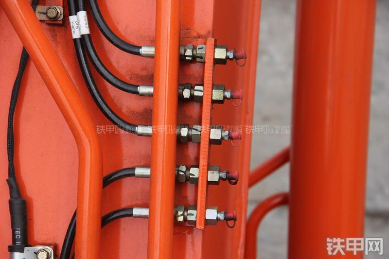 迪万伦DH215-9E挖掘机局部