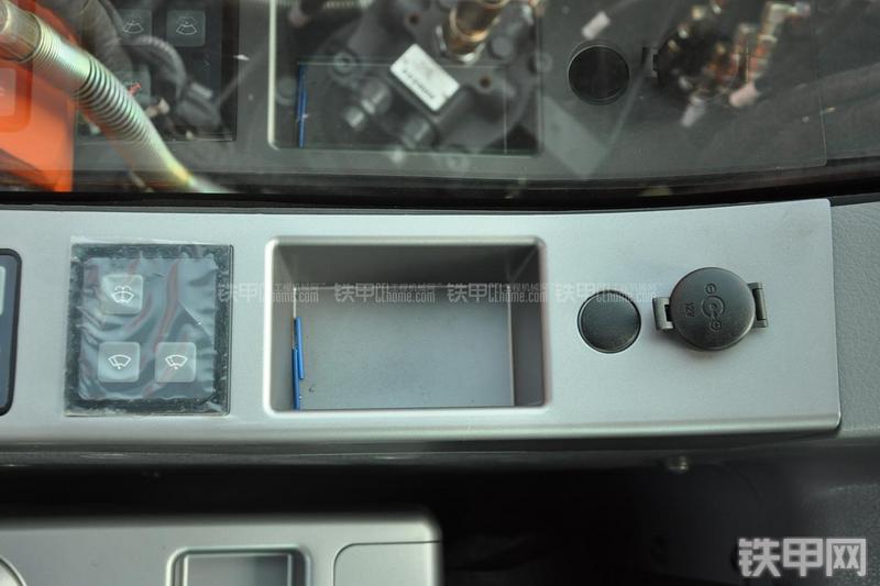 迪万伦DX80挖掘机局部