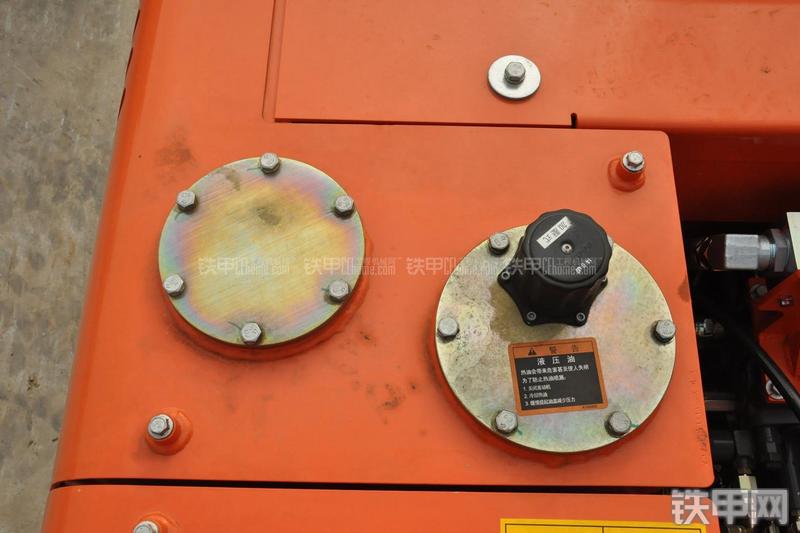 迪万伦DX80挖掘机局部