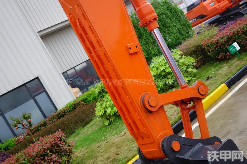 迪万伦DX120挖掘机局部