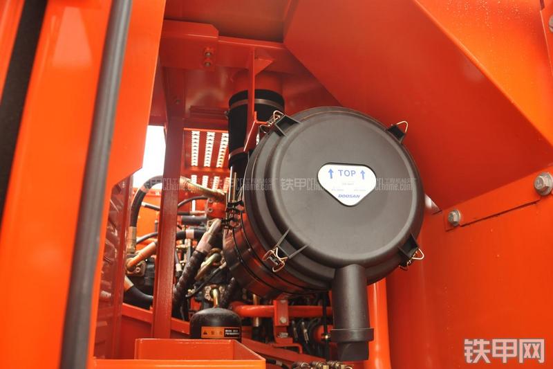 迪万伦DH225LC-9挖掘机局部