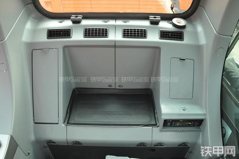 迪万伦DX80挖掘机局部