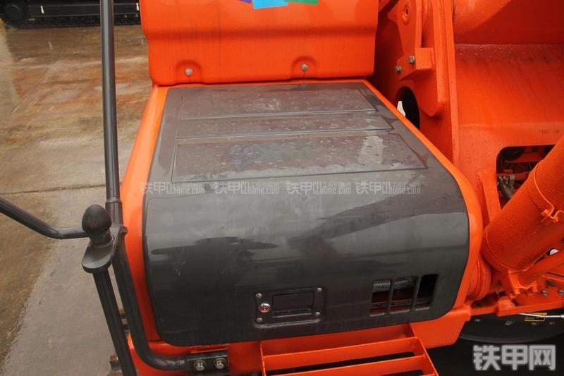 迪万伦DX300LC挖掘机局部